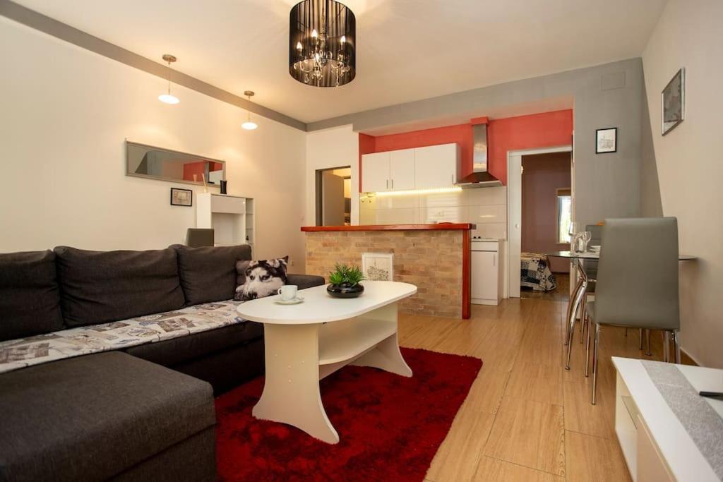 Apartman Den,Rovinj Oaza U Centru Grada I Besplatnim Parkingom Exterior foto