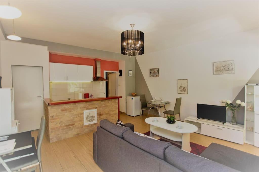 Apartman Den,Rovinj Oaza U Centru Grada I Besplatnim Parkingom Exterior foto